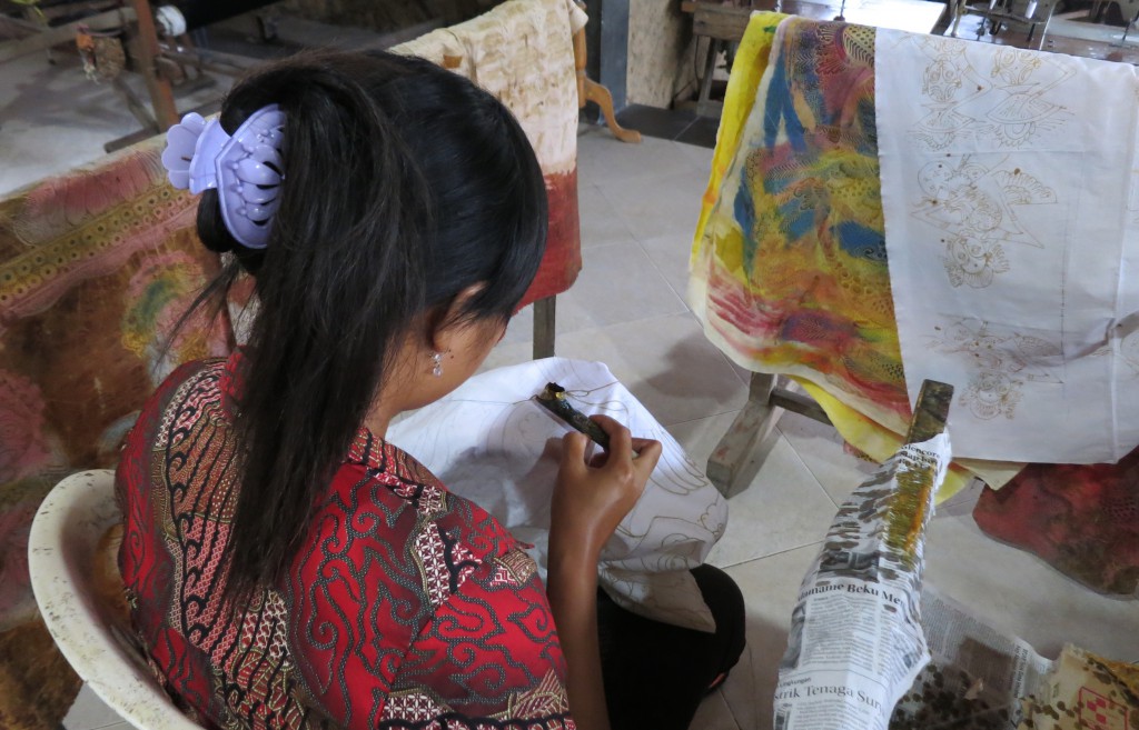 Empowering woman through Bono Batik