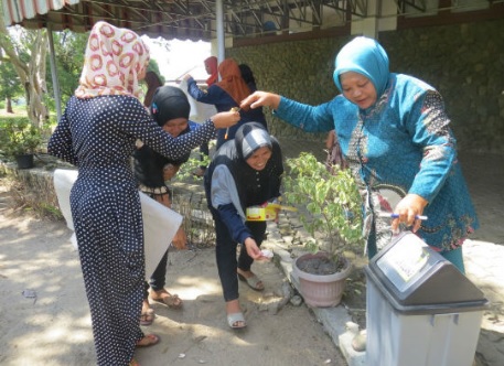 Tanoto Foundation trains residents on better waste management