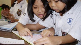 Tanoto Scholars Enccourage Reading among Children